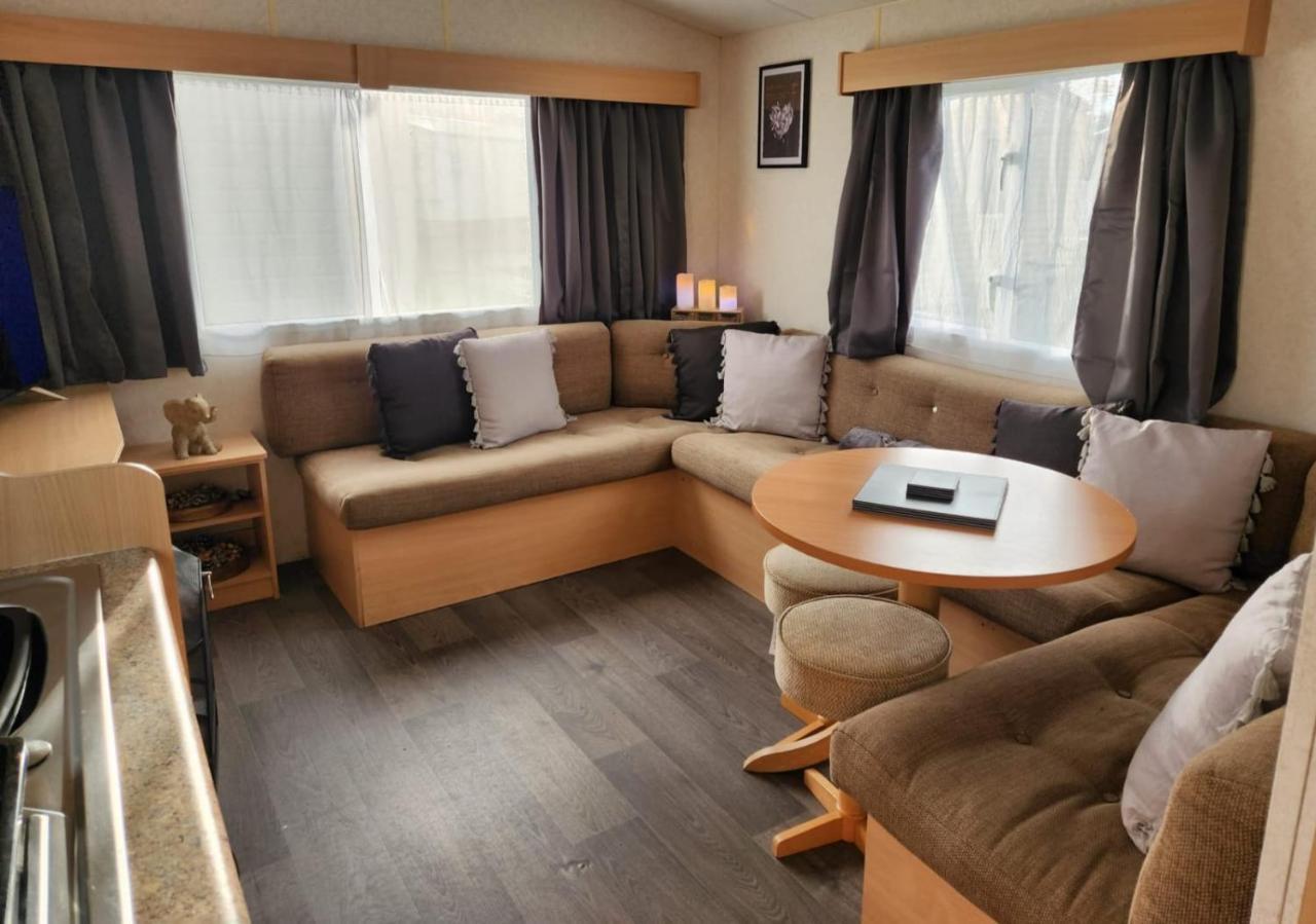 فندق Comfy Caravan On Marine Park ريل المظهر الخارجي الصورة